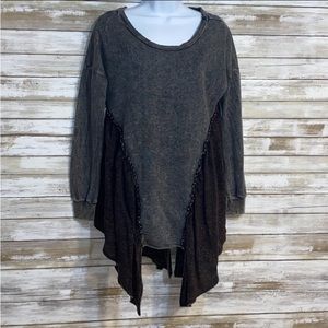 Womens T. Party mineral wash sweater top. Size small. GUC.